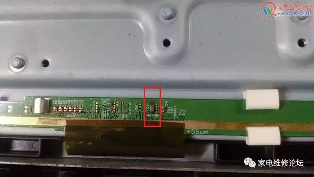 创维液晶电视55E615L灰屏故障维修